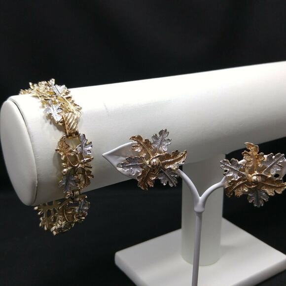 Vintage Sarah Coventry "Garland" Earrings & Bracelet, 1968 - Picture 4 of 10